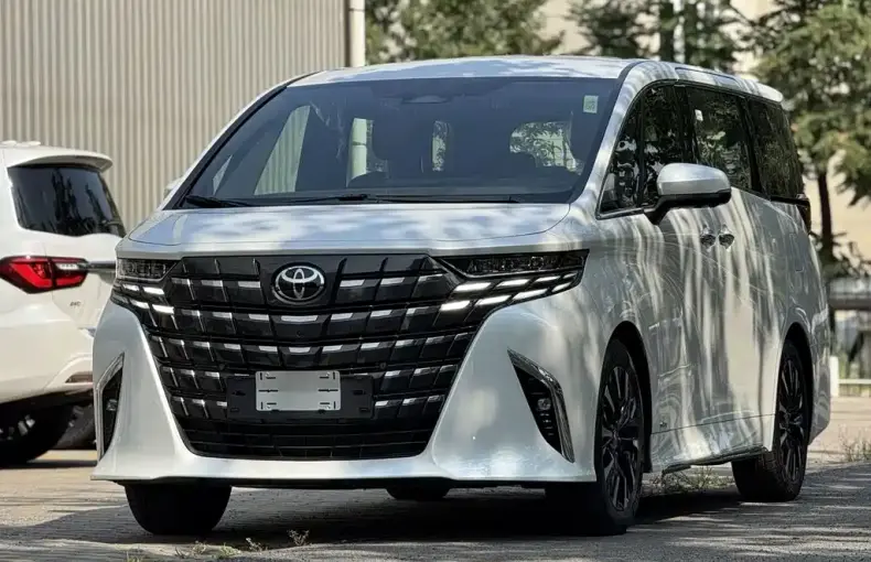 Toyota Alphard из Китая