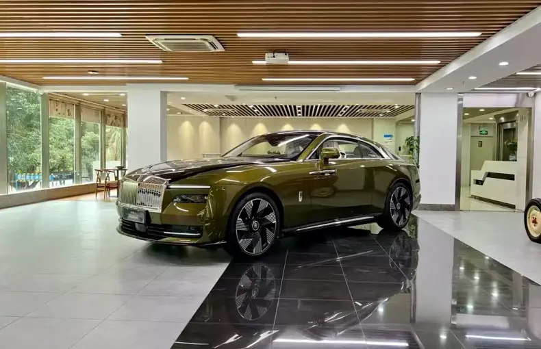 Rolls-Royce Phantom 2025 из Китая
