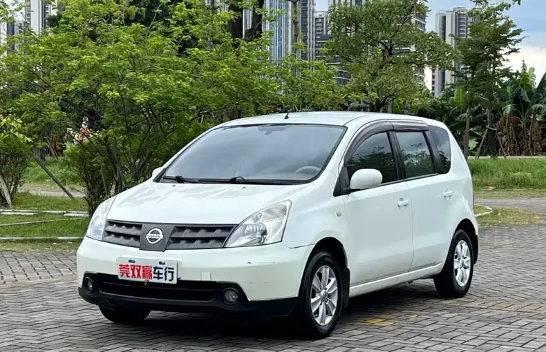 Nissan Livina 2008 из Китая