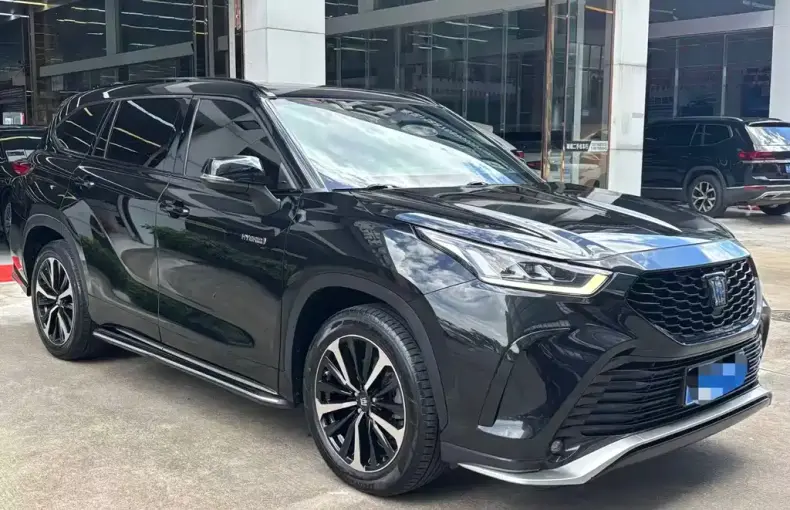Toyota Crown Kluger 2023 из Китая