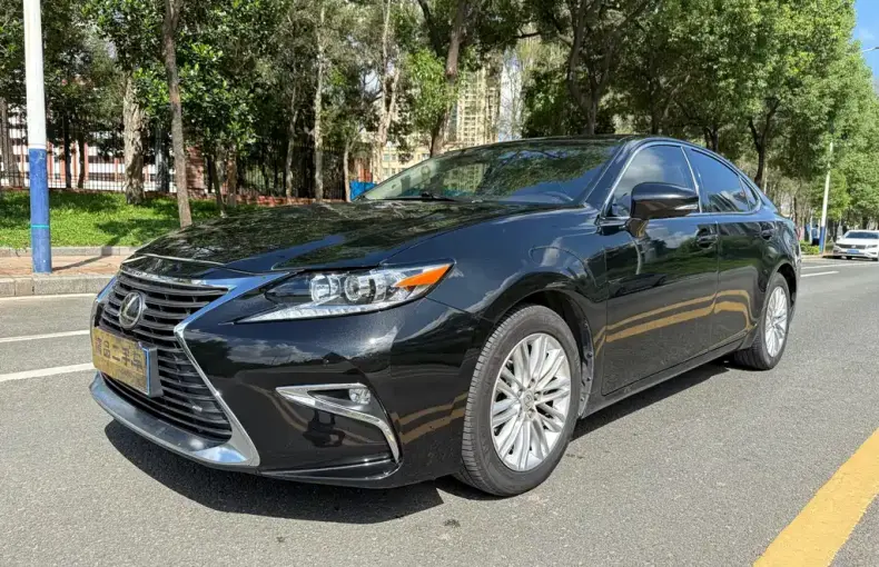 Lexus ES 2017 из Китая