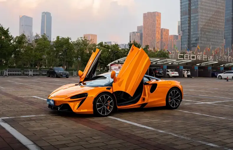 McLaren Artura 2023 из Китая