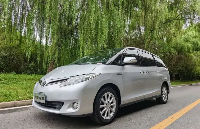 Toyota Previa 2011 из Китая