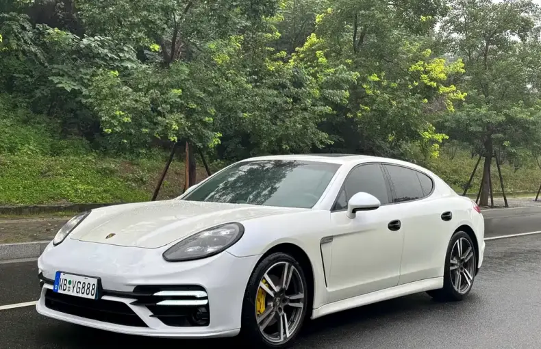 Porsche Panamera 2012 из Китая