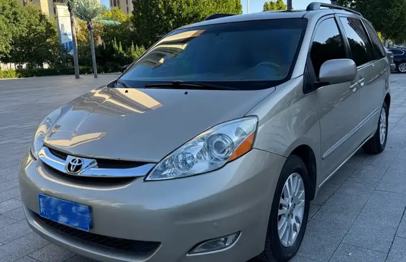 Toyota Sienna 2009 из Китая