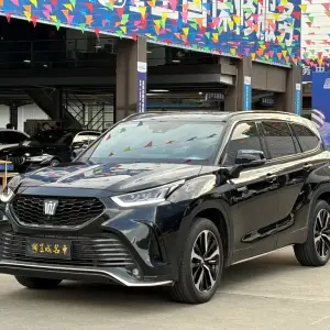 Toyota Crown Kluger 2023 из Китая
