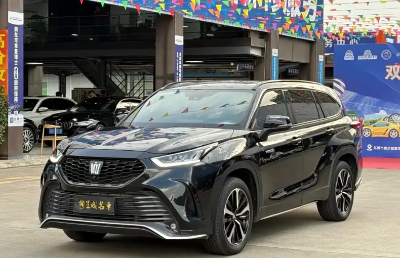 Toyota Crown Kluger 2023 из Китая