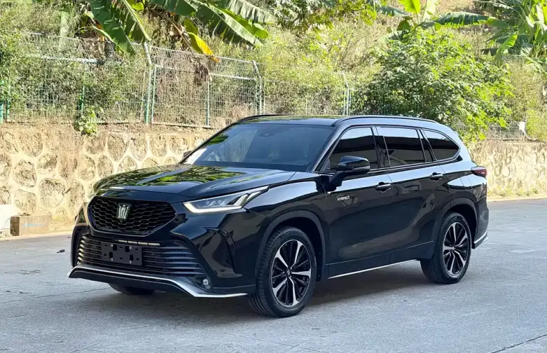 Toyota Crown Kluger 2023 из Китая