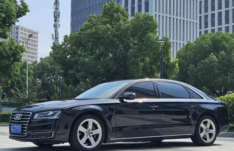 Audi A8 2012 из Китая