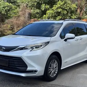 Toyota Sienna 2023 246 л.с. из Китая