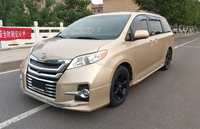 Toyota Sienna 2012 из Китая