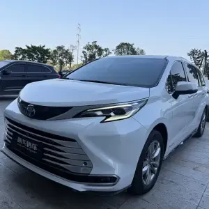 Toyota Sienna 2023 из Китая