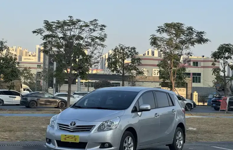 Toyota Verso 2012 из Китая