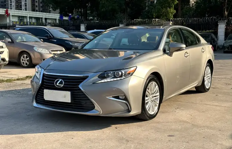 Lexus ES 2018 из Китая