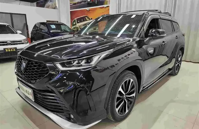 Toyota Crown Kluger 2023 из Китая