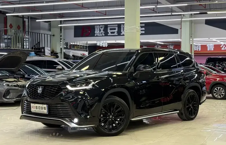 Toyota Crown Kluger 2025 из Китая