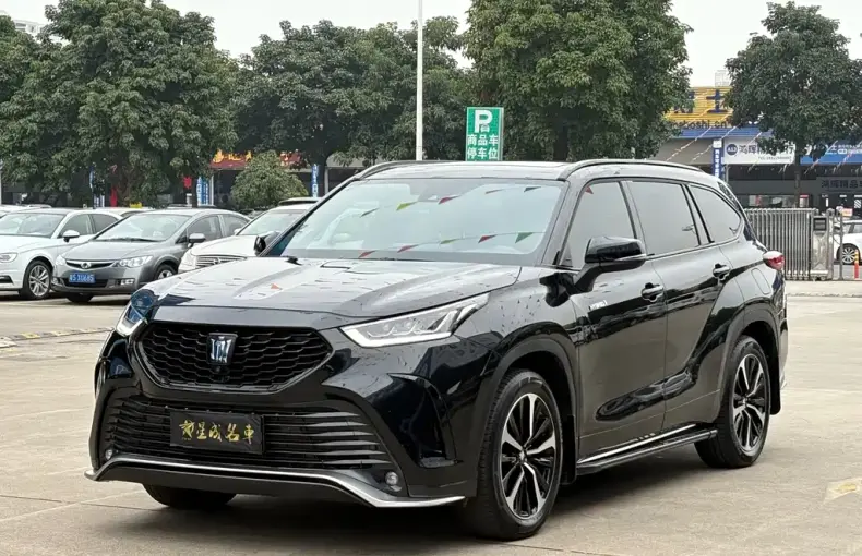 Toyota Crown Kluger 2023 из Китая