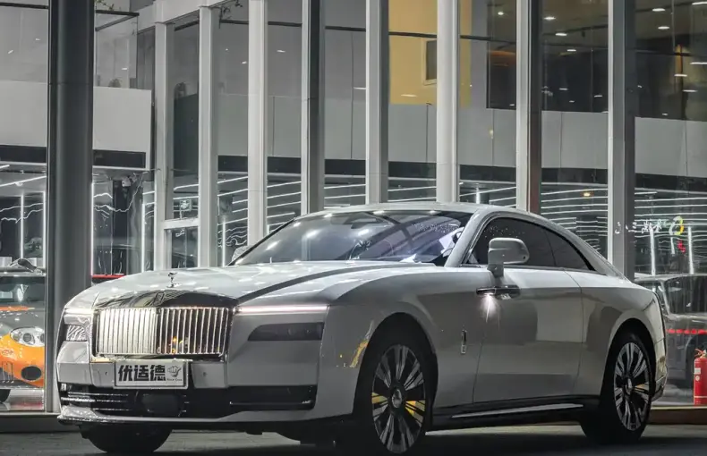 Rolls-Royce Phantom 2024 из Китая