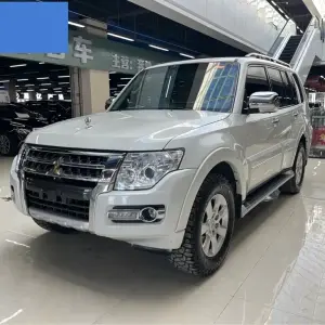 Mitsubishi Pajero (Import) 2018 из Китая