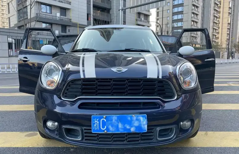 MINI Mini Countryman 2012 из Китая