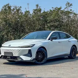Changan UNI-V 2024 из Китая