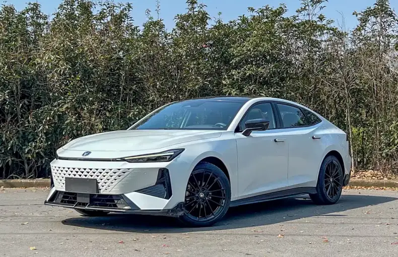 Changan UNI-V 2024 из Китая