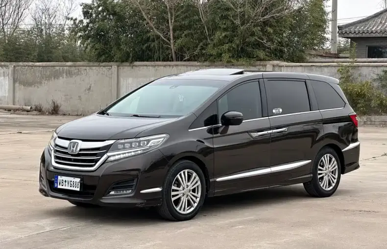 Honda Elysion 2016 из Китая
