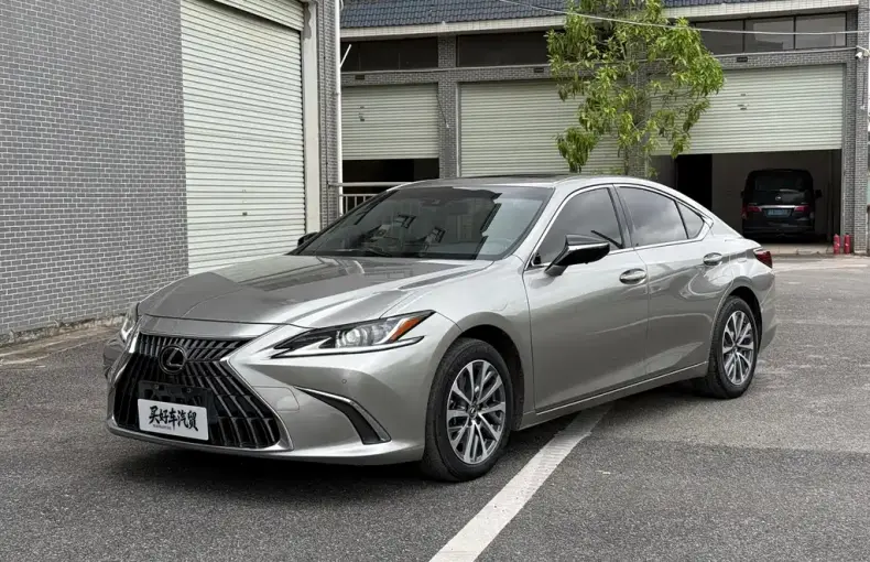 Lexus ES 2022 из Китая