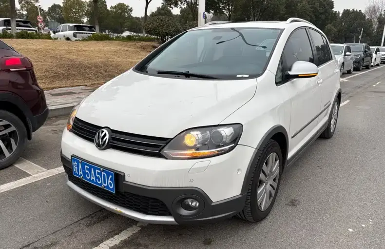 Volkswagen Golf (Import) 2012 из Китая