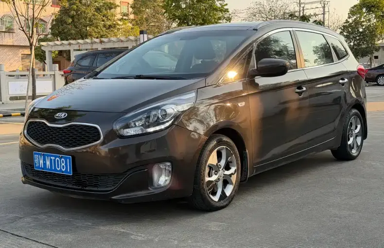 Kia Carens 2016 из Китая