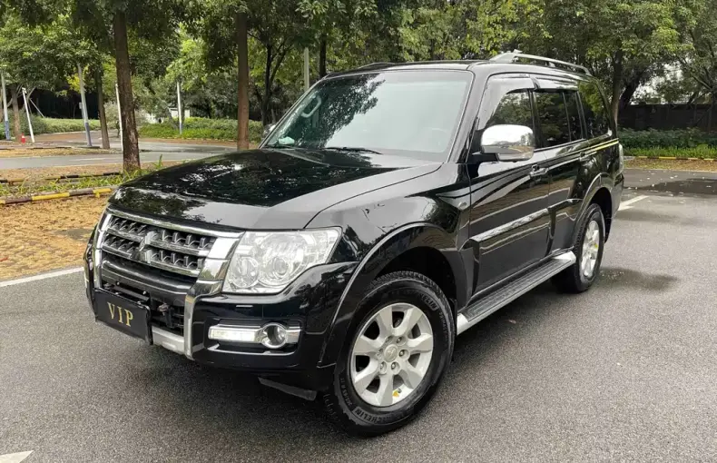 Mitsubishi Pajero (Import) 2015 из Китая