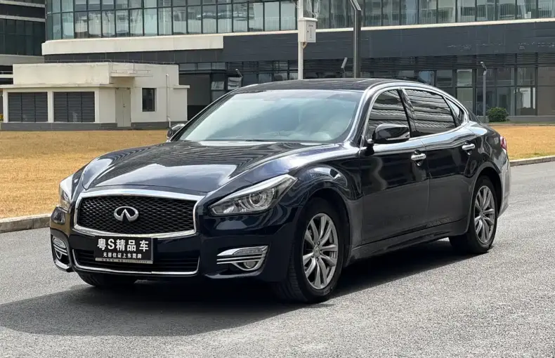 Infiniti Q70 2018 из Китая