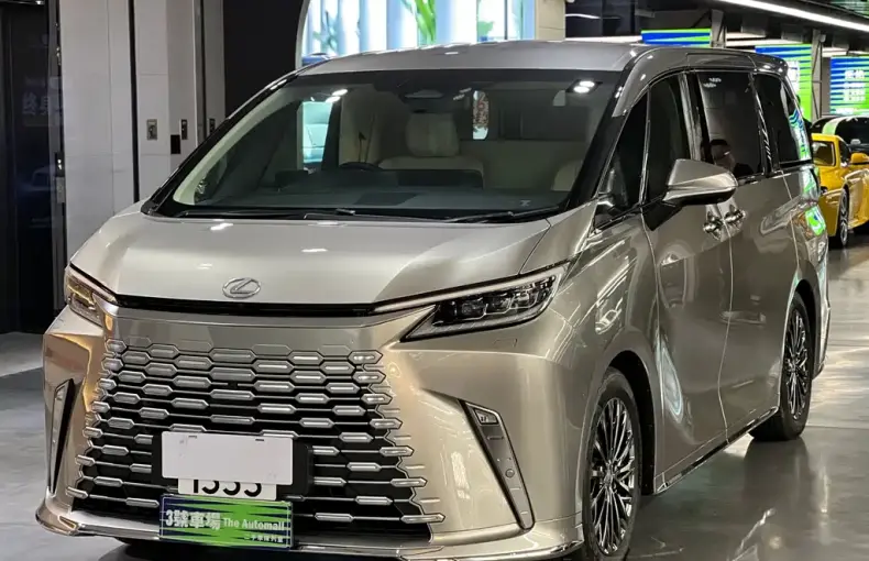 Lexus LM 2024 из Китая
