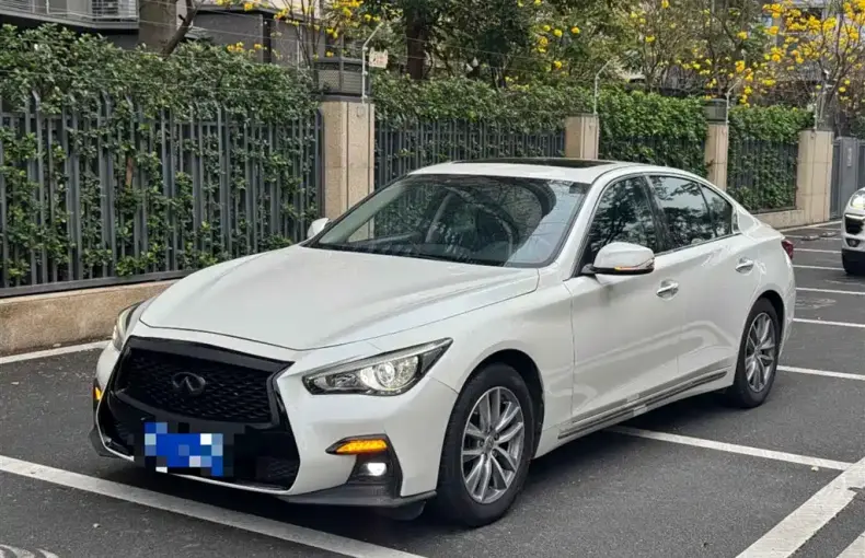 Infiniti Q50L 2018 из Китая