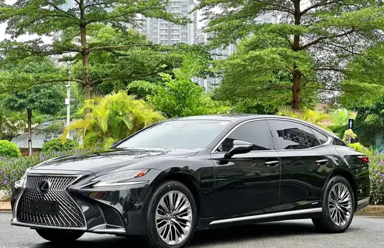 Lexus LS 2018 из Китая