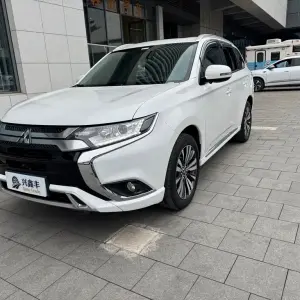Mitsubishi Outlander 2022 166 л.с. из Китая