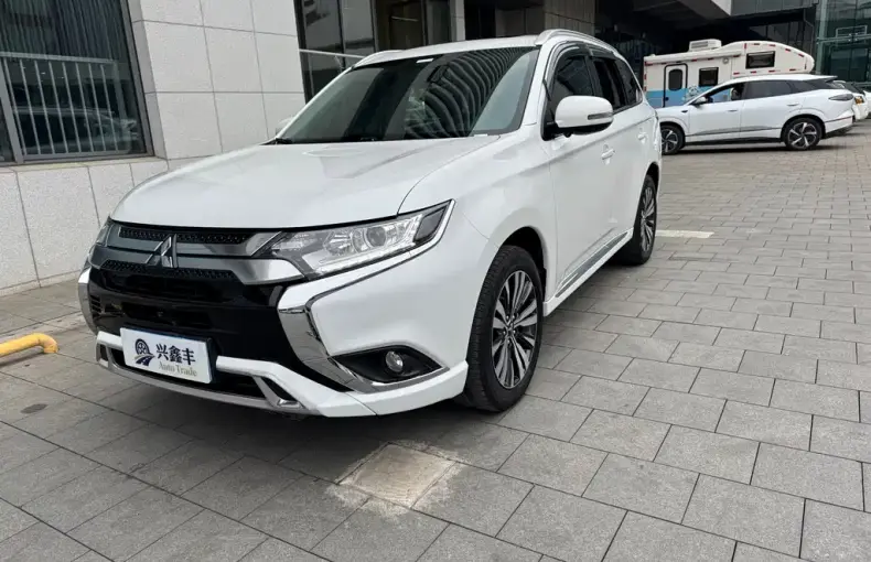Mitsubishi Outlander 2022 из Китая