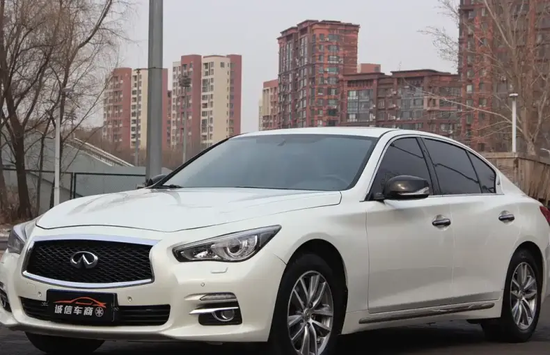 Infiniti Q50L 2015 из Китая
