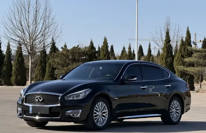 Infiniti Q70 2016 из Китая