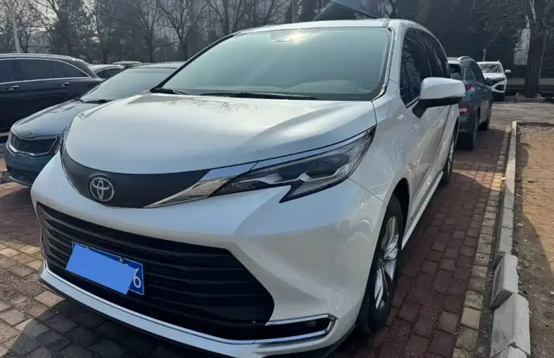 Toyota Sienna 2023 из Китая