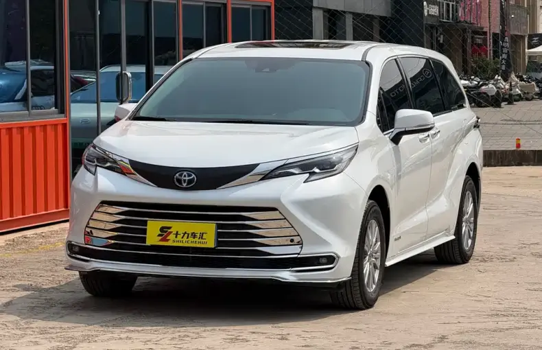 Toyota Sienna 2022 из Китая