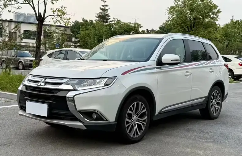 Mitsubishi Outlander 2018 из Китая