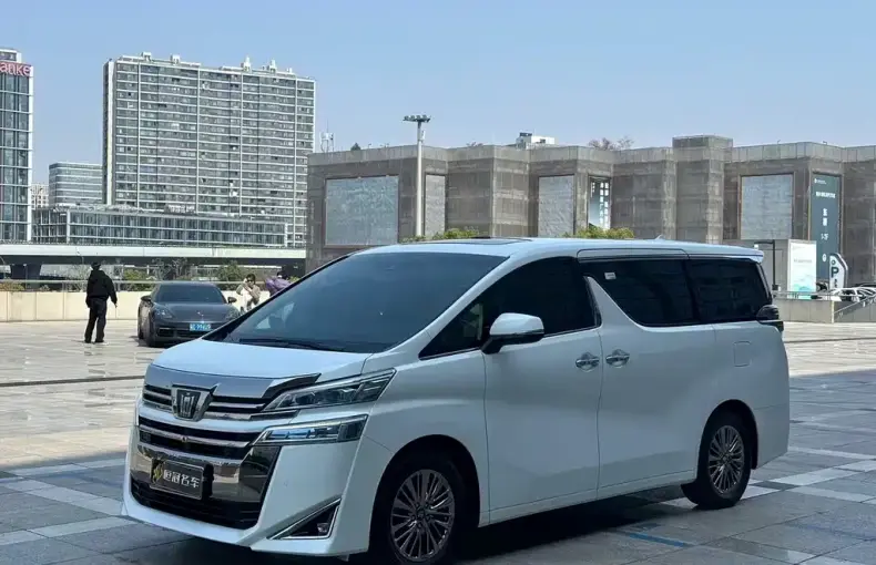 Toyota Vellfire 2021 из Китая