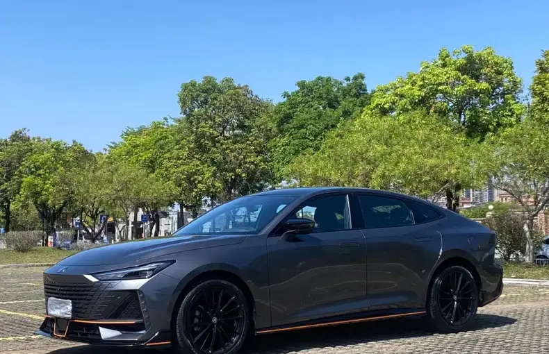 Changan UNI-V 2022 из Китая