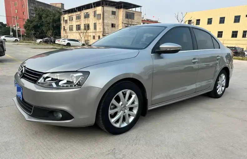 Volkswagen Sagitar 2012 из Китая