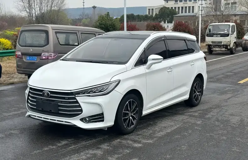 BYD MAX 2018 из Китая