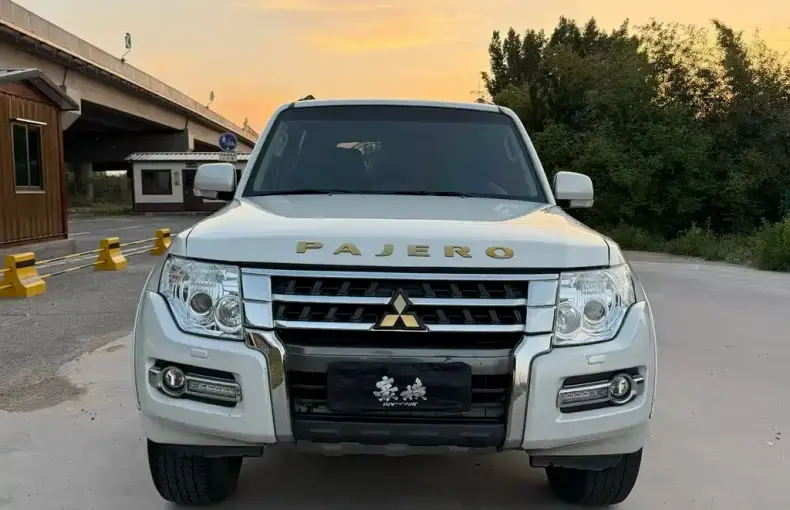 Mitsubishi Pajero (Import) 2018 из Китая