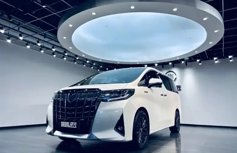 Toyota Alphard 2021 из Китая