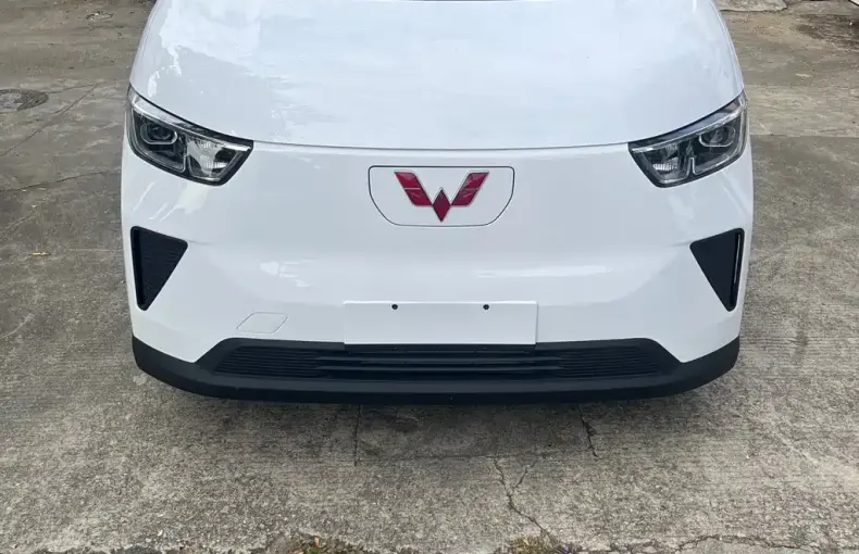 Wuling Yangguang из Китая