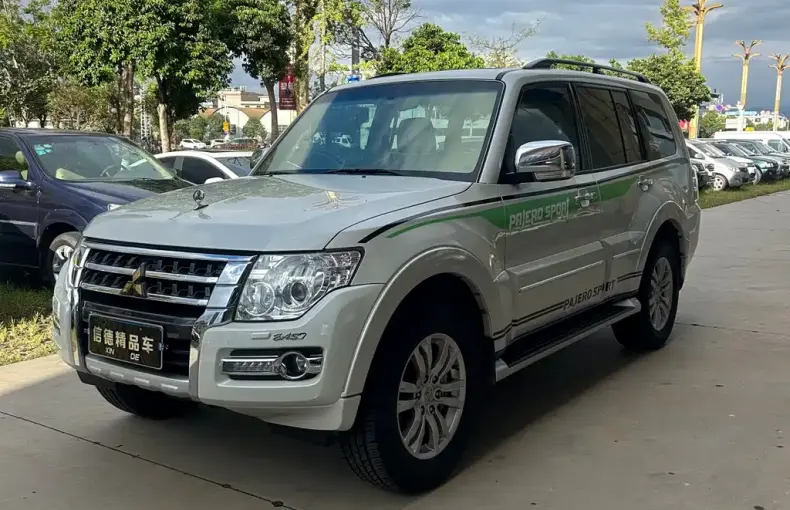 Mitsubishi Pajero (Import) 2020 из Китая